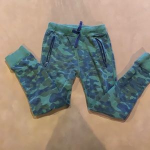 Hanna Andersson boys size 8 camouflage sweat pants
